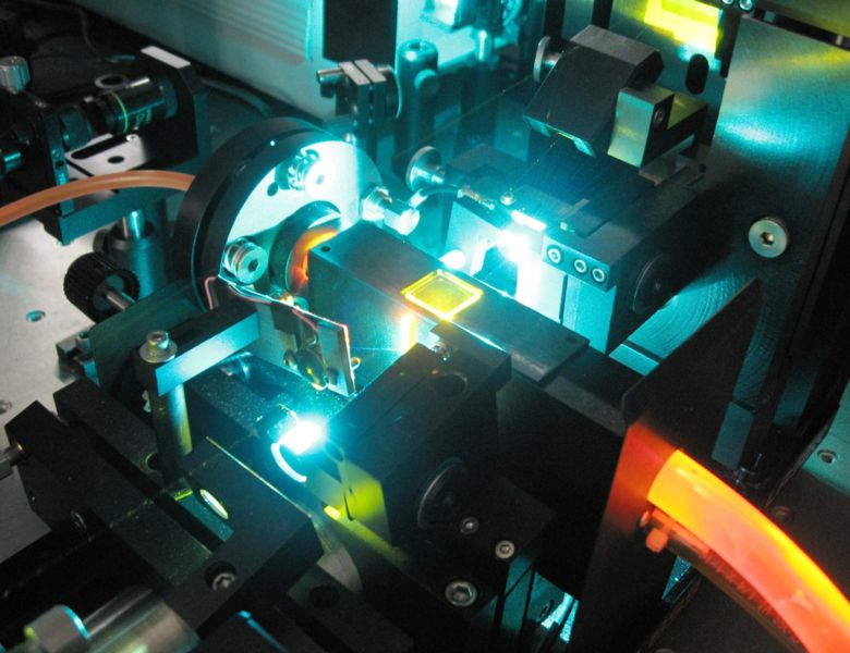 首台芯片级掺钛蓝宝石激光器研制成功